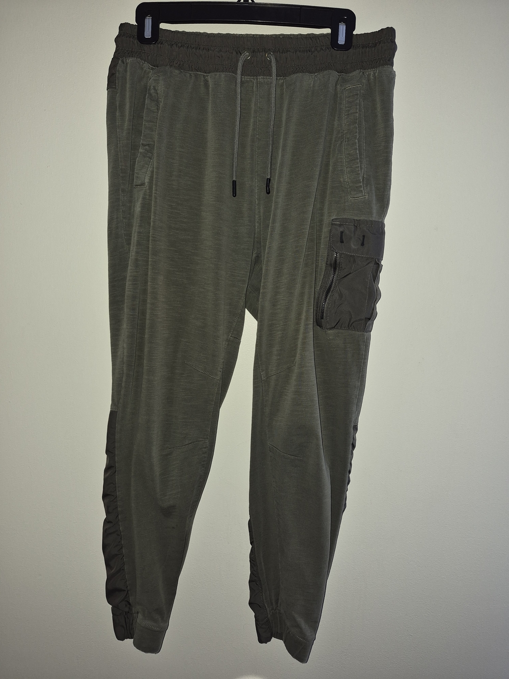 Nike Women’s Cargo Joggers Olive Green Size Large Cropped Ankle Pants